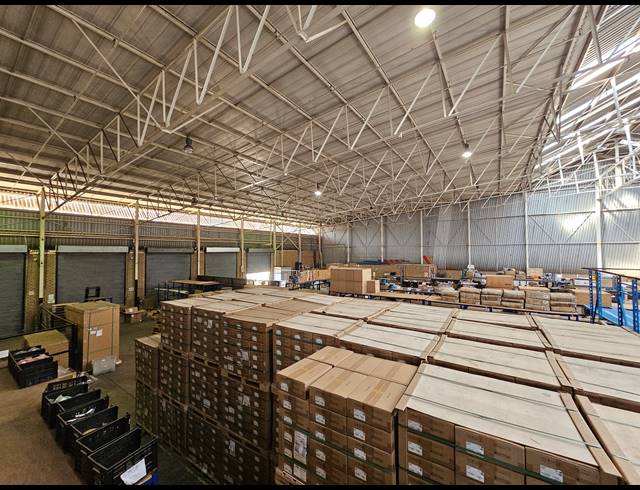 4,665M² WAREHOUSE TO LET IN LINBRO PARK